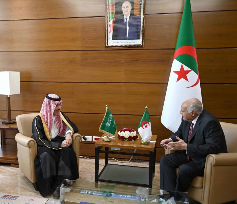 El ministro Ataf recibe a su homólogo saudí, Su Alteza el Príncipe Faisal bin Farhan bin Abdullah Al Saud