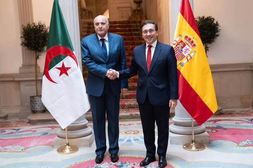 El Sr. Attaf mantiene una sesión de trabajo con su homólogo español en Madrid.