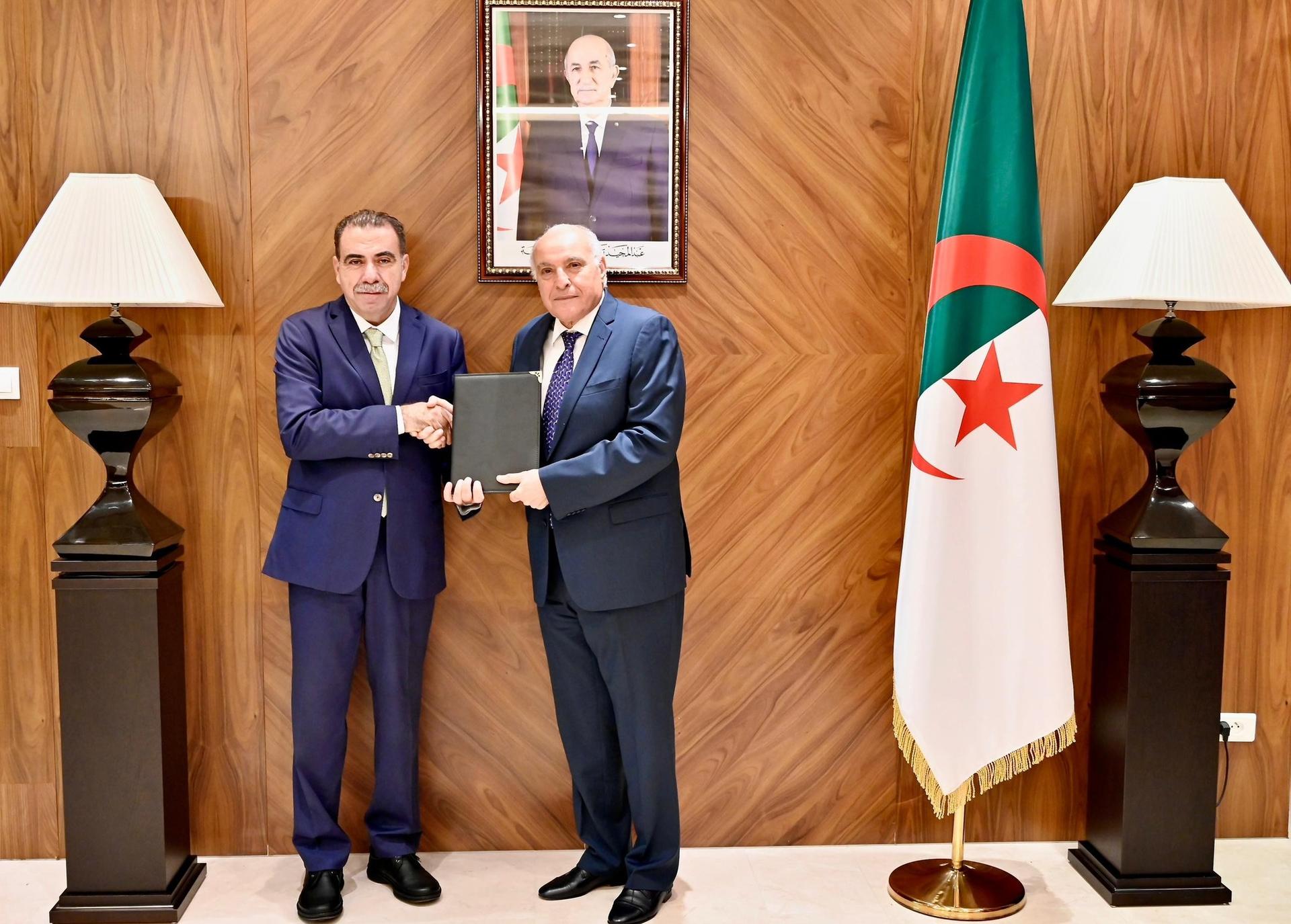 El señor Attaf recibió al nuevo embajador libanés en Argelia.